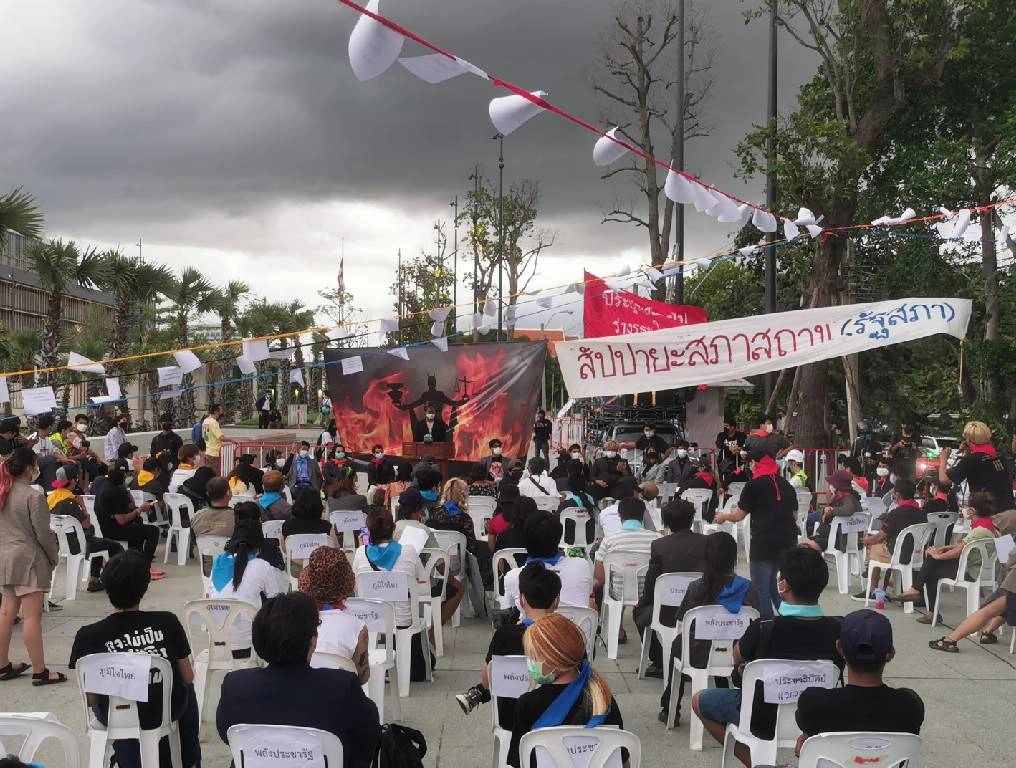 "ม็อบทะลุฟ้า"ยุติชุมนุมแล้ว "ไฮโซลูกนัท" ร่วมเวทีอภิปราย