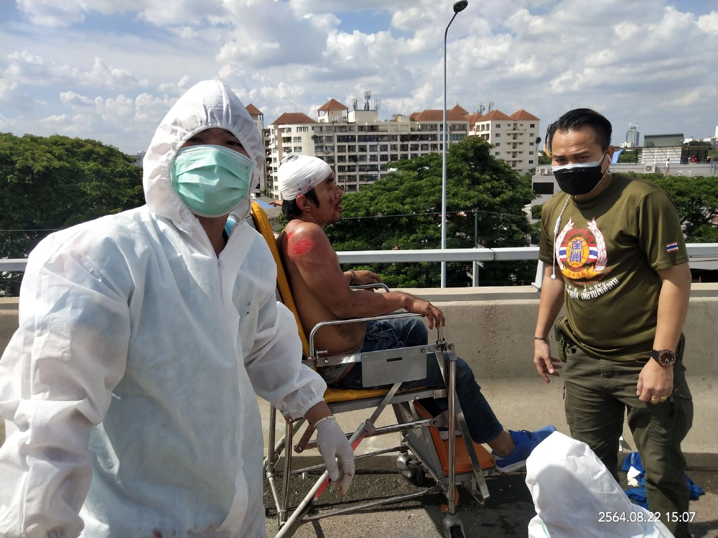 หนุ่มรถเสียบนทางด่วน ถูกชนกระเด็นเสียชีวิต