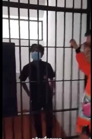 ต้องใจเย็นเบอร์ไหน! คลิปโจ๋ถูกตำรวจสอบปากคำนั่งด่าไม่หยุดลามถึงพ่อแม่