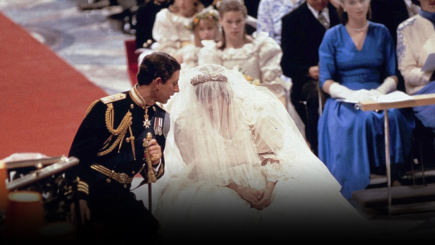 วันนี้ในอดีต "เจ้าหญิงไดอานา" ทรงหย่าขาดจาก "เจ้าฟ้าชายชาร์ลส์" พระสวามี