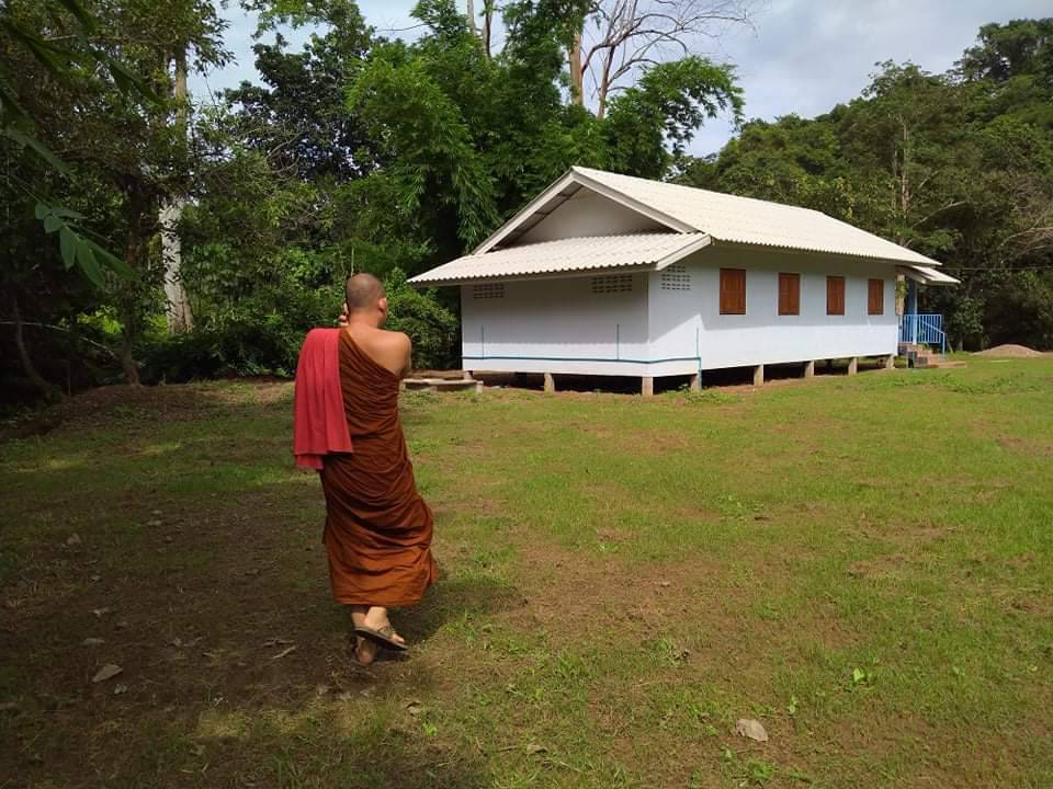 วัดภูสมณารามเปิดศูนย์กักตัว-รับผู้เดินทางกลับพื้นที่สีแดง