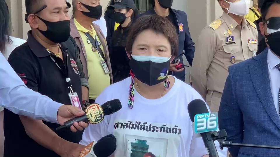 างสุรีย์รัตน์ ชิวารักษ์ มารดาของ เพนกวิน
