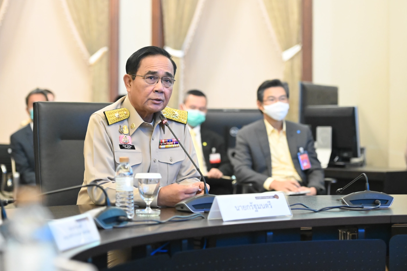 จับตา! "ศบค." เคาะ "ผ่อนคลายมาตรการ" ร้านอาหาร-ห้างสรรพสินค้า-ร้านเสริมสวย