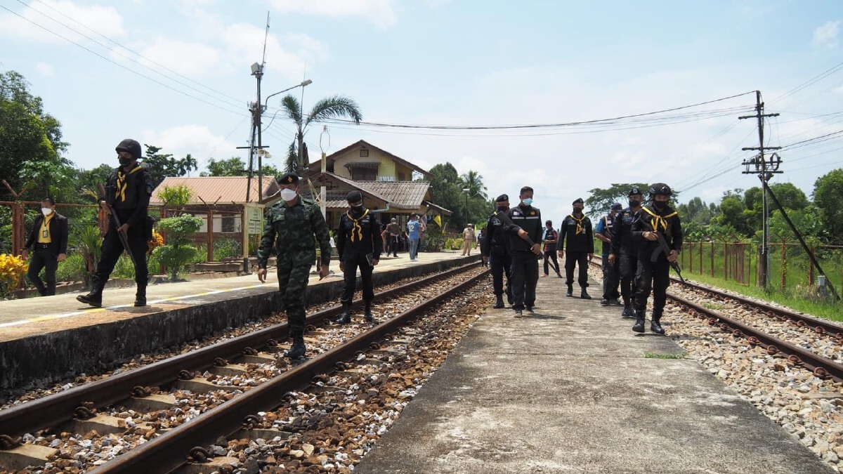 ซ่อมรางรถไฟถูกวางระเบิดเสร็จพรุ่งนี้เย็น