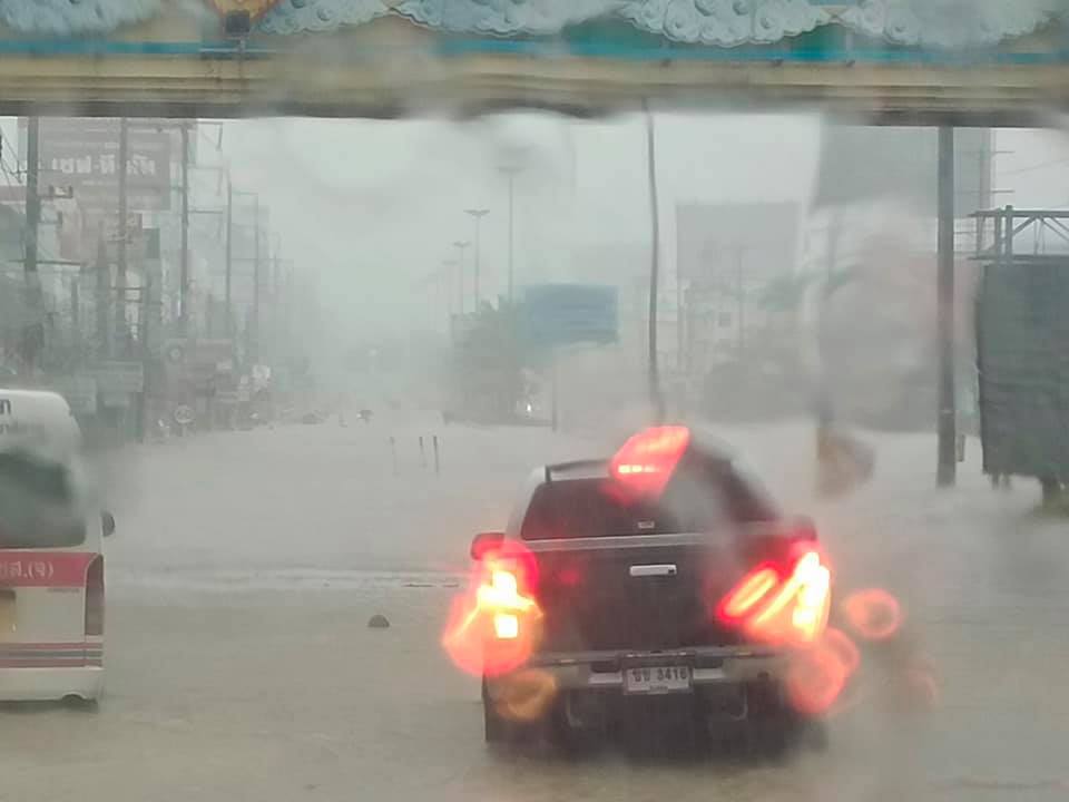 พัทยาอ่วม! หลายพื้นที่จมบาดาลหลังถูกฝนถล่มตั้งแต่เมื่อคืน