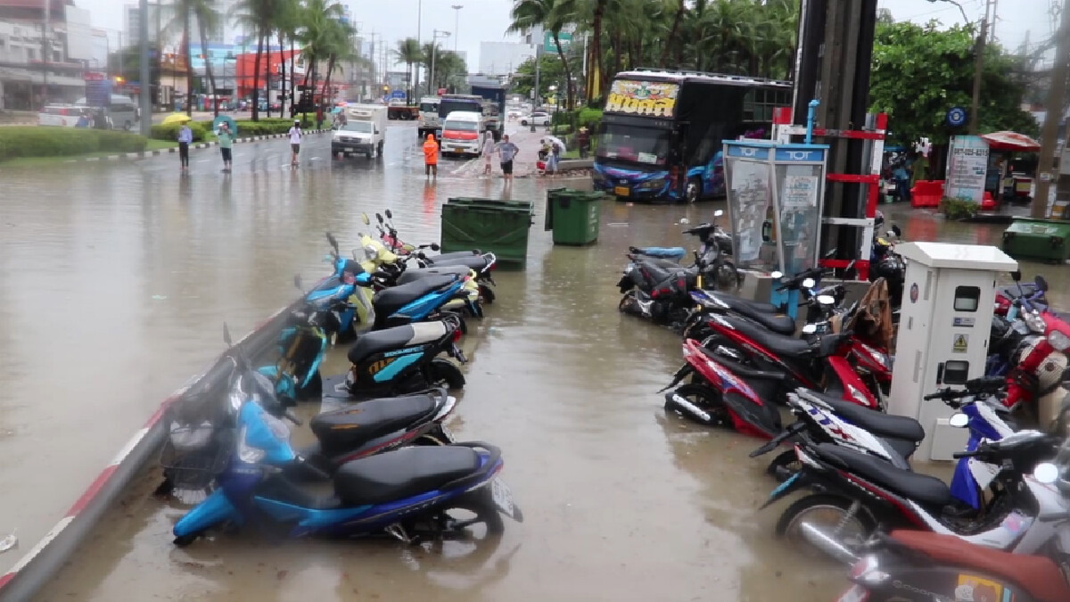 นายกเมืองพัทยาเร่งฟื้นฟูสำรวจความเสียหาย หลังพายุฝนกระหน่ำท่วมบ้านเรือน
