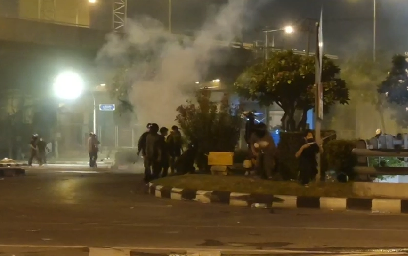 สรุปไทม์ไลน์ม็อบ 29 ส.ค. บริเวณแยกดินแดง ม็อบไม่ยอมสลายตัว