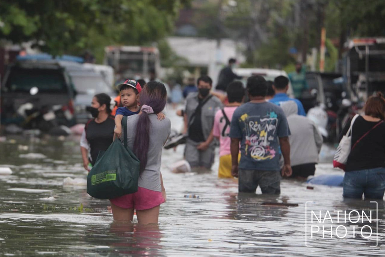 ประมวลภาพ น้ำท่วมย่านนิคมอุตสาหกรรมบางปู