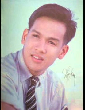 เปิดประวัติ &quot;หนุ่มเสก&quot; อดีตนักร้องดังสู่คนปกป้องสถาบัน 