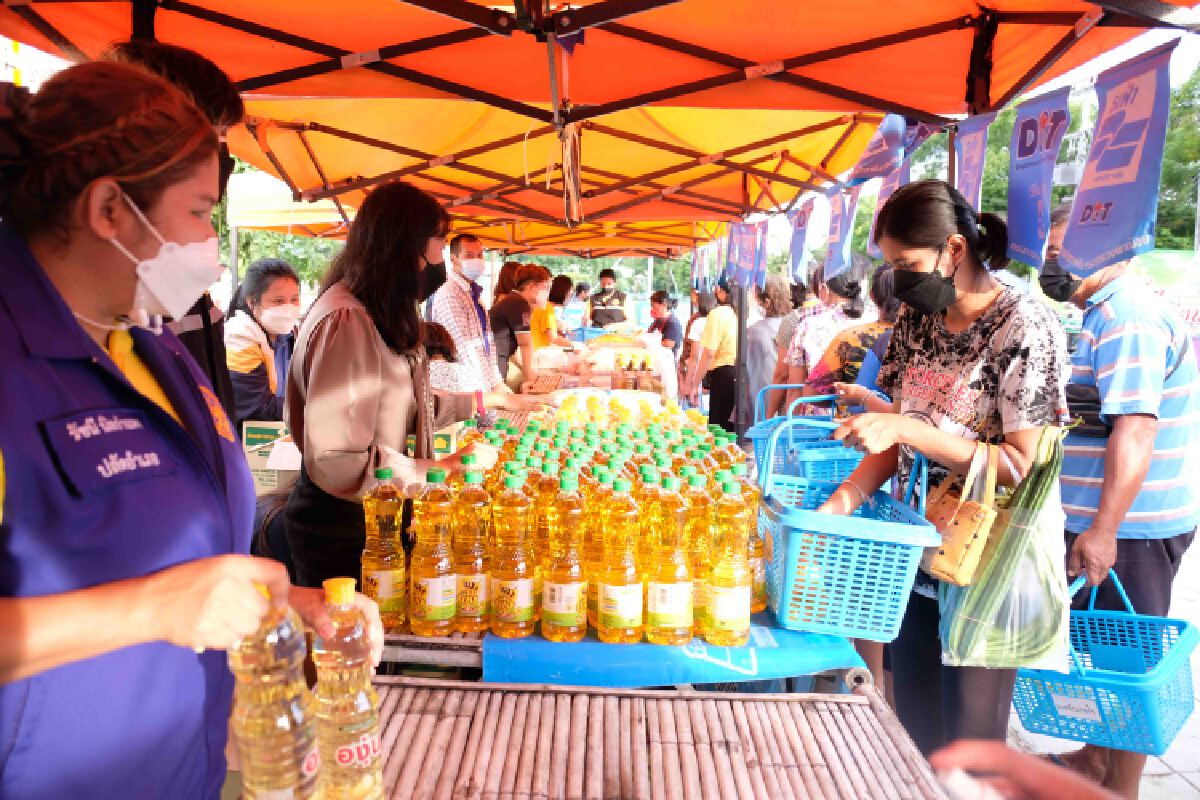 จับจ่ายแค่ครึ่งราคา-20 นาทีเกลี้ยงตลาด