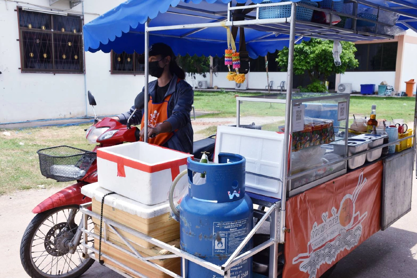 "ก๋วยเตี๋ยวเรือพ่วง"เหมือนยกร้านไว้บันไดบ้าน
