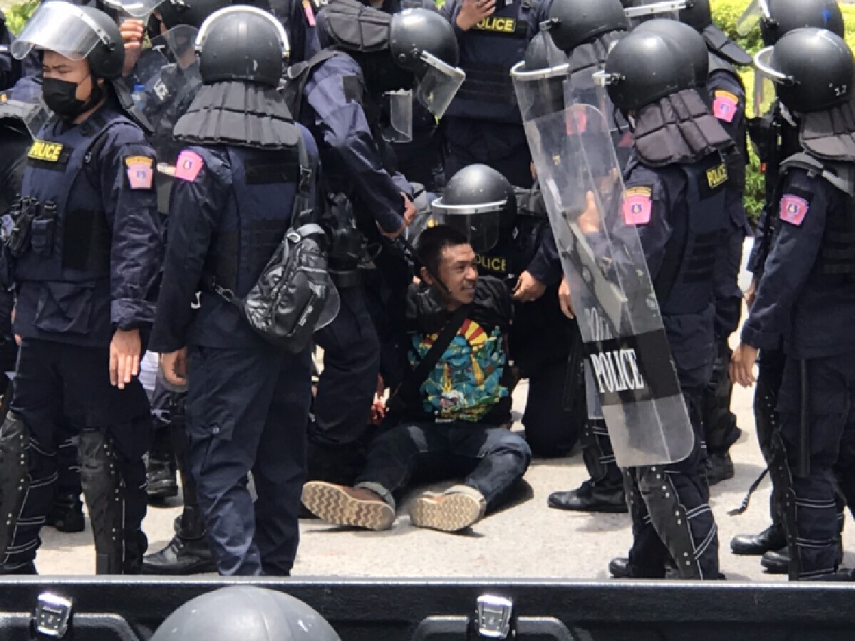ตร.จับ "ไผ่ ดาวดิน" เร่งคุมตัวเอาผิด 