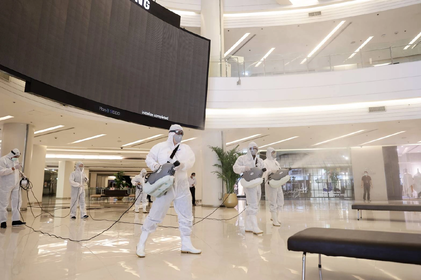 ไอคอนสยาม สยามพารากอน ตรวจพนักงานรับคลายล็อกดาวน์