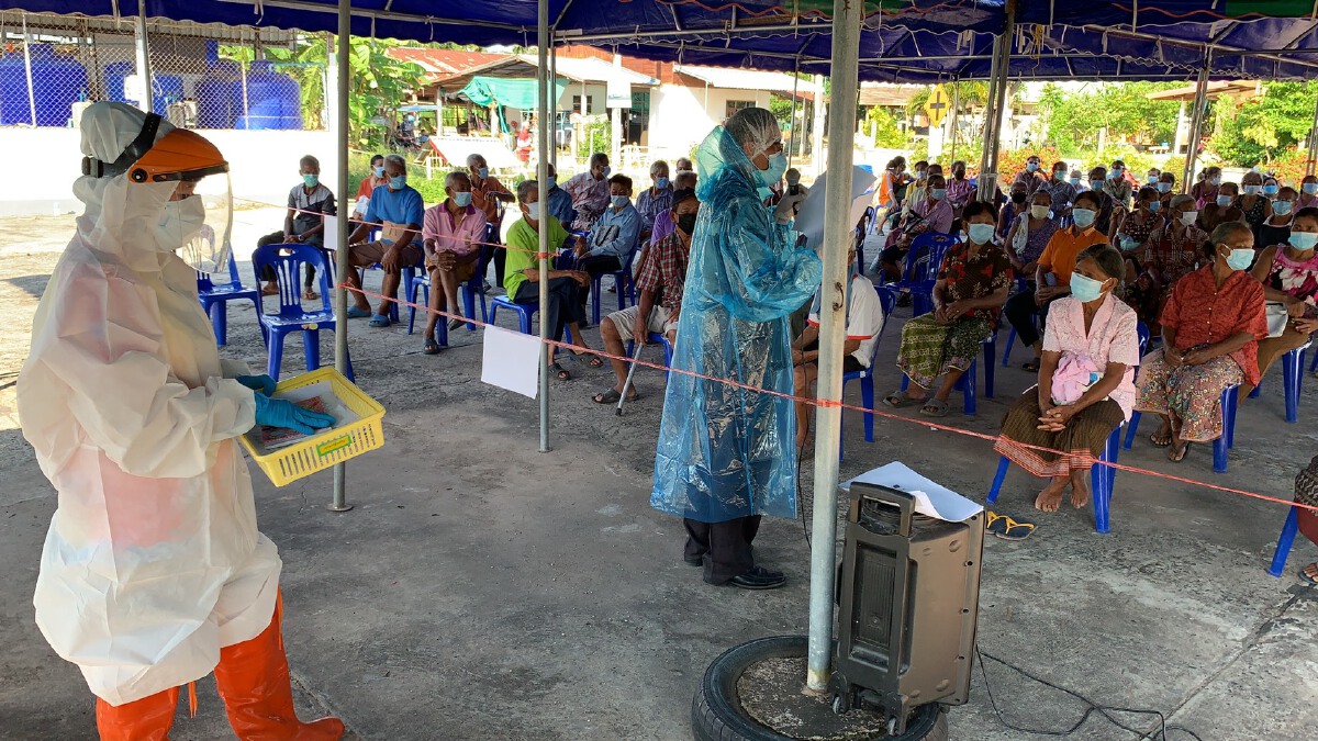 ศรีสะเกษ ปิดบ้านโก 3 หมู่ ตรวจหาเชื้อ จับฉีดวัคซีน 400 คน