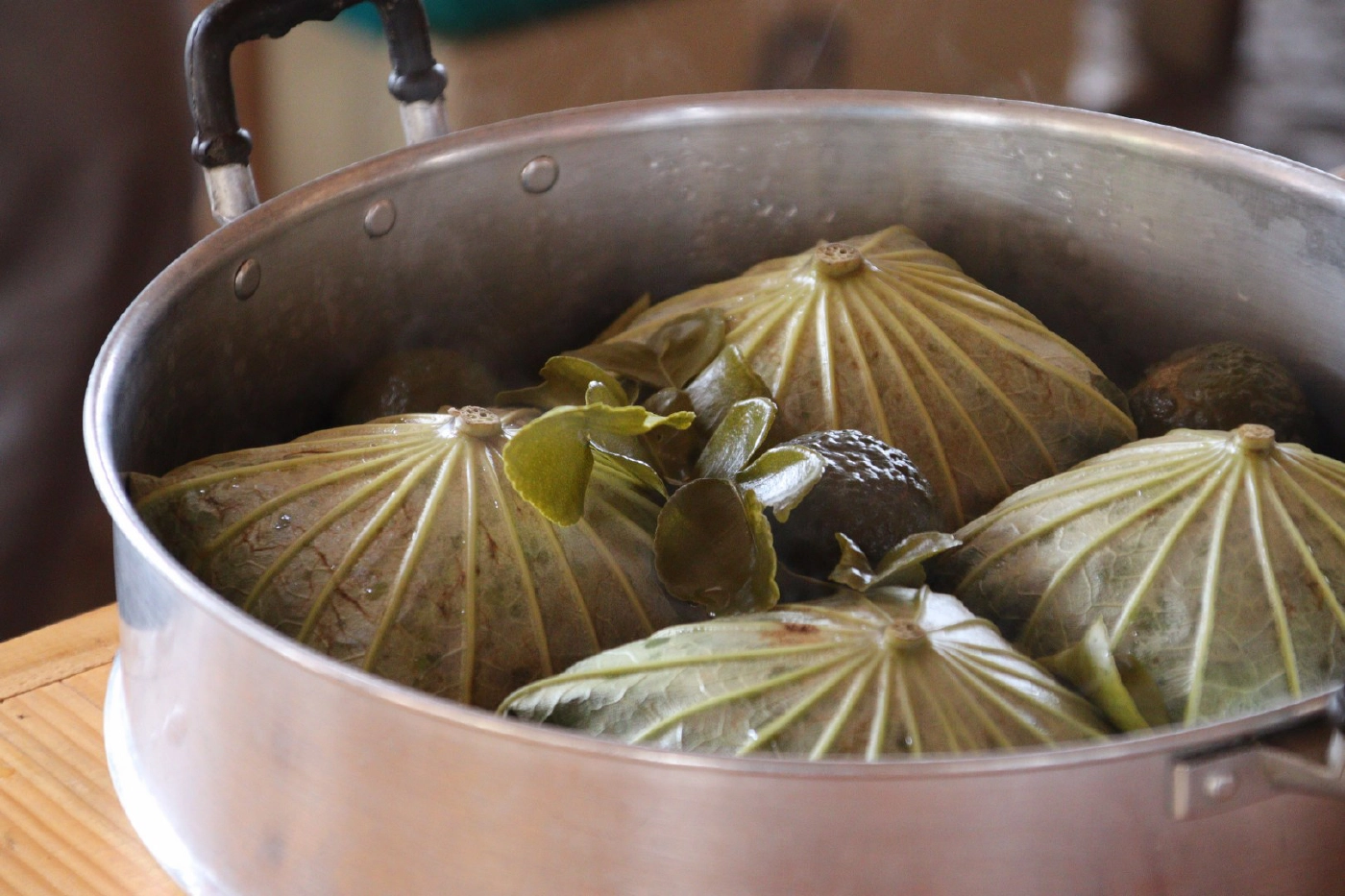 ชิม"ข้าวห่อใบบัว"เมนูเพื่อสุขภาพ ที่บ้านวังส้มซ่า