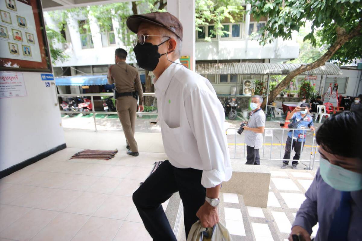 กลุ่มไทยไม่ทน เข้ารับทราบข้อกล่าวหา  สน.นางเลิ้ง