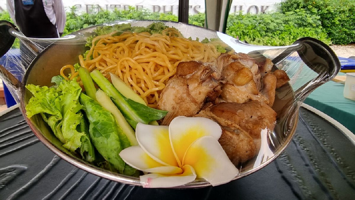 โรงแรมหรูสู้โควิดเดลิเวอรี่อาหารหารายได้เลี้ยงพนักงาน