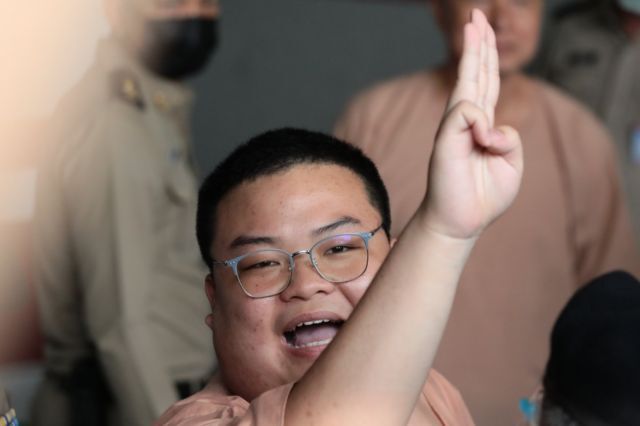 เพนกวิน พริษฐ์ ชิวารักษ์