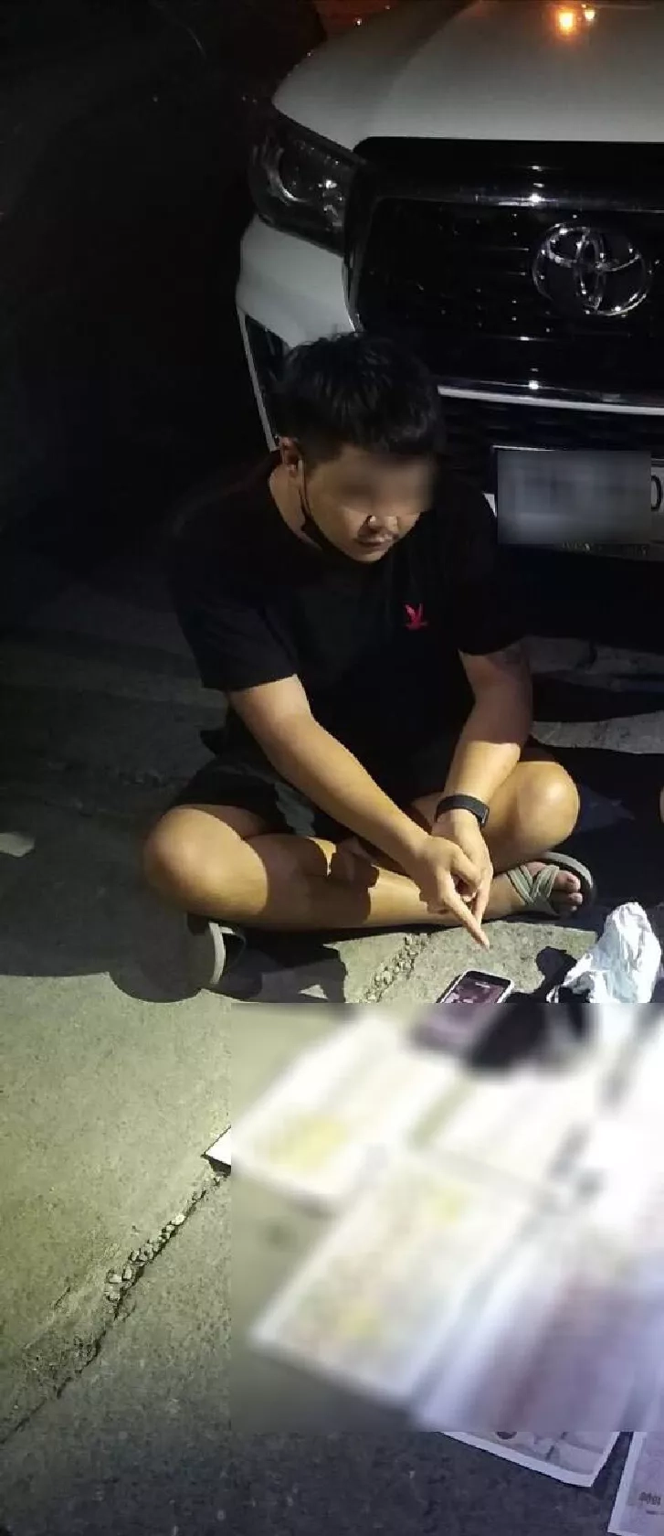 เปิดภาพ มาวิน ผู้ต้องหาค้ายาที่โดนแก๊งผกก.โจ้ถุงคลุมหัว