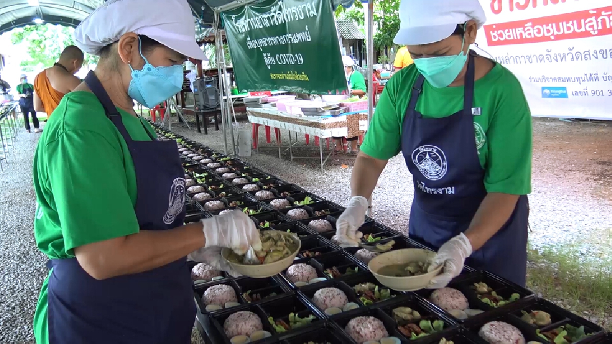 โรงครัวอาสาแจกข้าวกล่องพรีเมียม 67 วัน กว่า 5 หมื่นกล่อง