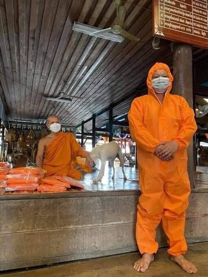 ชุด PPE สำหรับพระสงฆ์