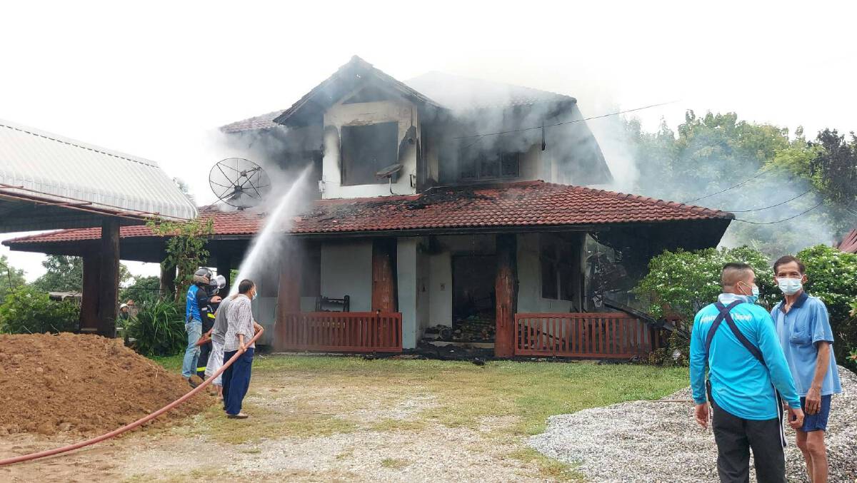 ไฟไหม้บ้าน “ดาบตำรวจ”วอดทั้งหลังรับอรุณ