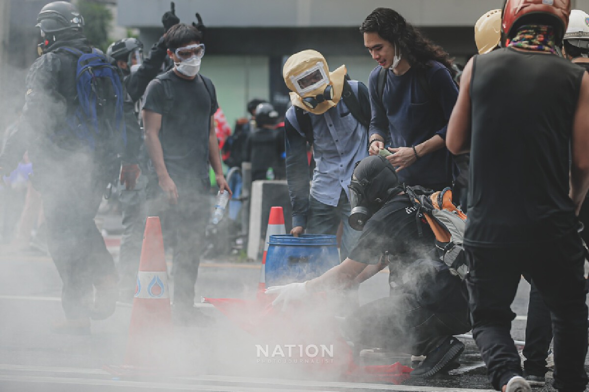 ประมวลเหตุปะทะมวลชนและเจ้าหน้าที่บริเวณสามเหลี่ยมดินแดง
