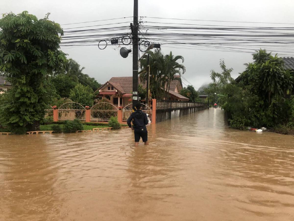 น้ำป่าเทือกเขาดอยนางนอน-ทะลักท่วมบ้านเรือนเช้ามืด