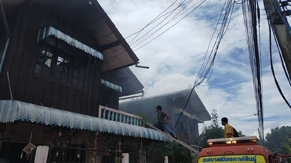 ไฟไหม้บ้านในชุมชนหนองลิ้นจี่หวิดวอดทั้งหลังคาดไฟฟ้าลัดวงจร
