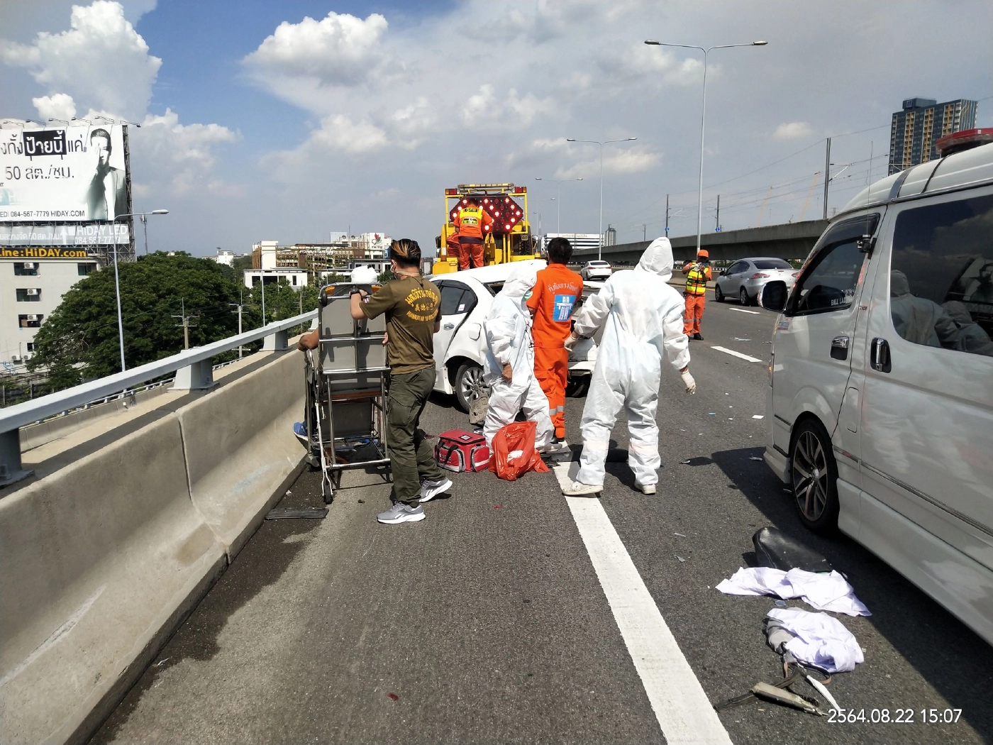 หนุ่มรถเสียบนทางด่วน ถูกชนกระเด็นเสียชีวิต