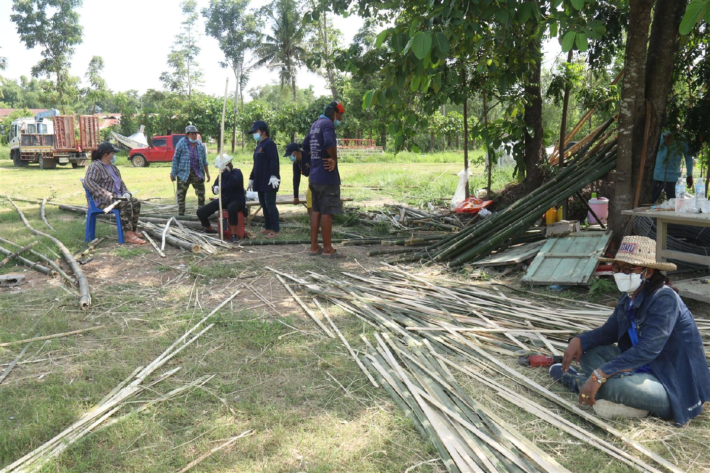 ภูมิปัญญาท้องถิ่น!-ทำแคร่ไม้ไผ่เป็นเตียงผู้ป่วย