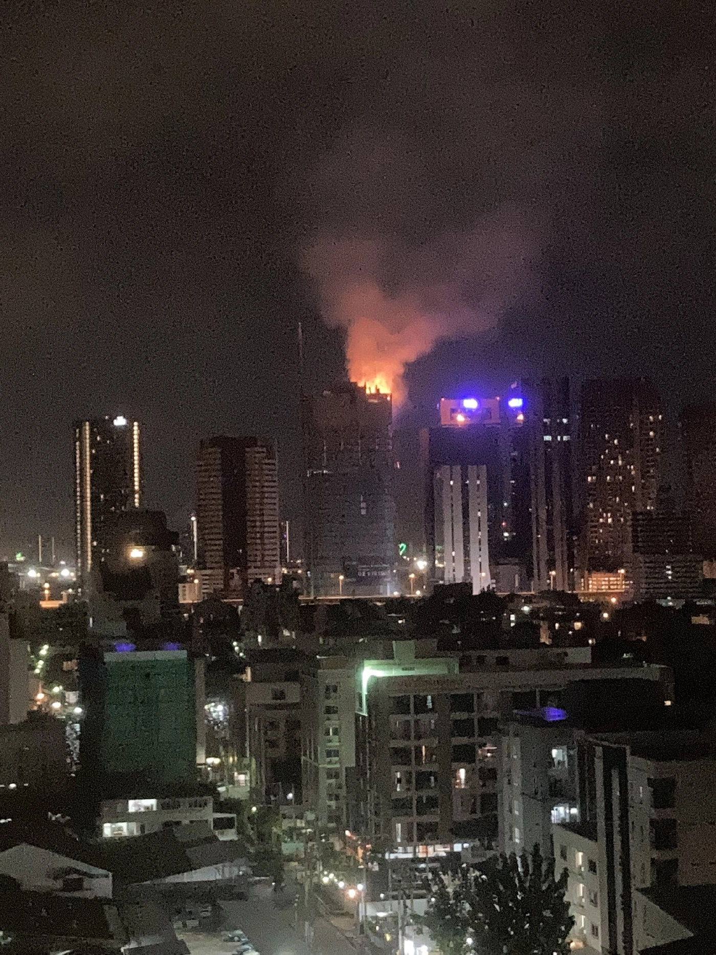 เกิดเหตุไฟไหม้ตึกสูง วิภาวดีรังสิตซอย 9