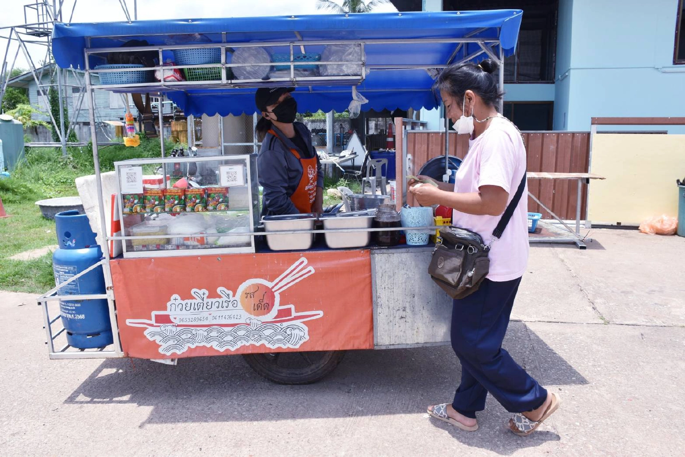"ก๋วยเตี๋ยวเรือพ่วง"เหมือนยกร้านไว้บันไดบ้าน