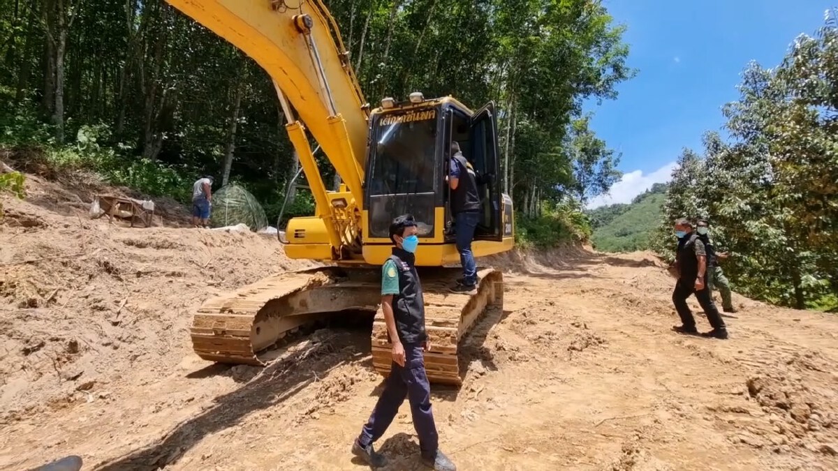 จับทันควันแก็งค์ขุดแร่ รุกป่าสงวนพบสายแร่ตะกั่วมหาศาล