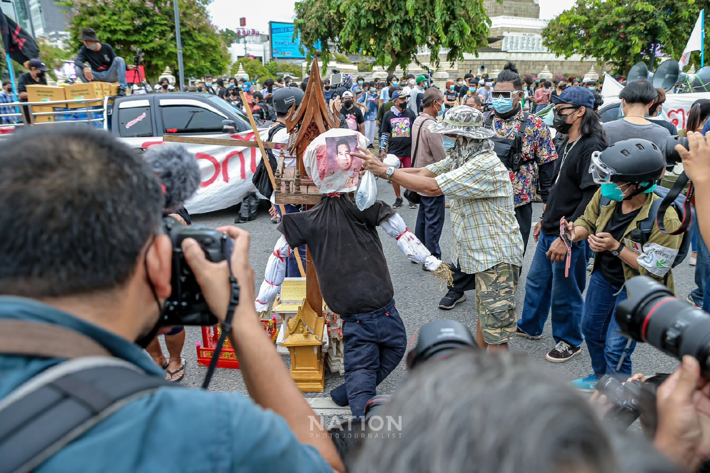 เปิดไทม์ไลน์ "ม็อบทะลุฟ้า" ปะทะ-เผารถตำรวจอีกแล้ว