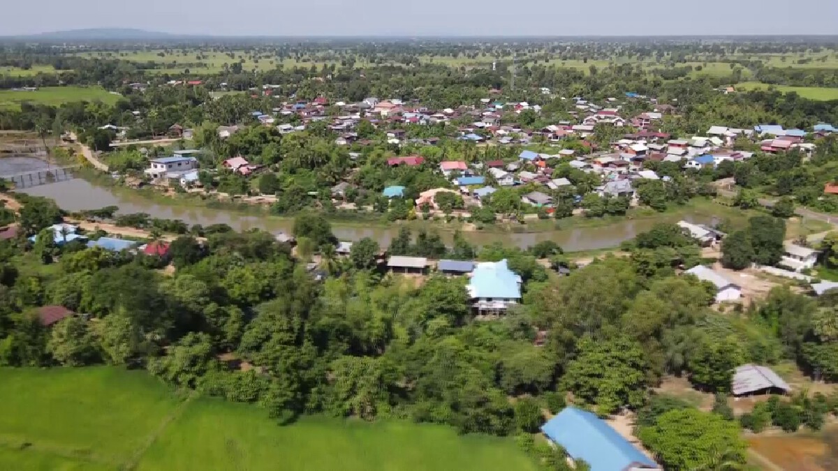 ผวาคลัสเตอร์งานศพอดีตตร.ติดเชื้อโควิด 56 ราย สั่งปิดทันที 3 หมู่บ้าน
