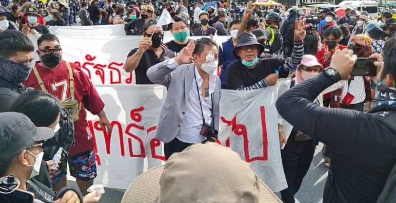 ไฮโซลูกนัทร่วมม็อบทะลุฟ้าหลังตาบอด