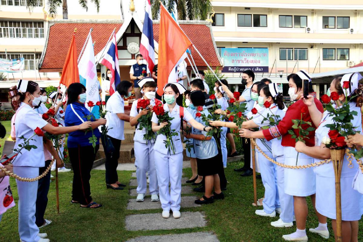ส่งทีมนักรบชุดขาวลำพูน-สู้โควิดที่รพ.บุษราคัม