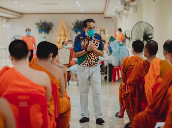 จุฬาภรณ์จัดฉีดวัคซีนซิโนฟาร์มให้พระภิกษุ 166 รูป