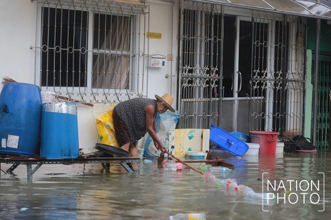 ประมวลภาพ น้ำท่วมย่านนิคมอุตสาหกรรมบางปู