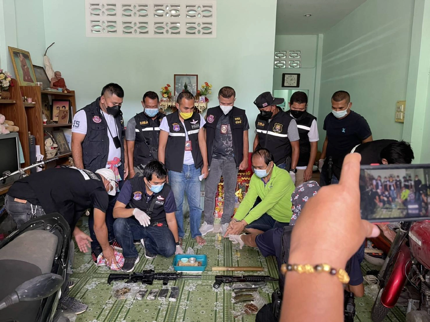 รวบ "ตั้ม ตรอกปลา" ค้ากัญชาซุกอาวุธปืนสงครามไว้ข่มขู่ลูกค้ายานรก