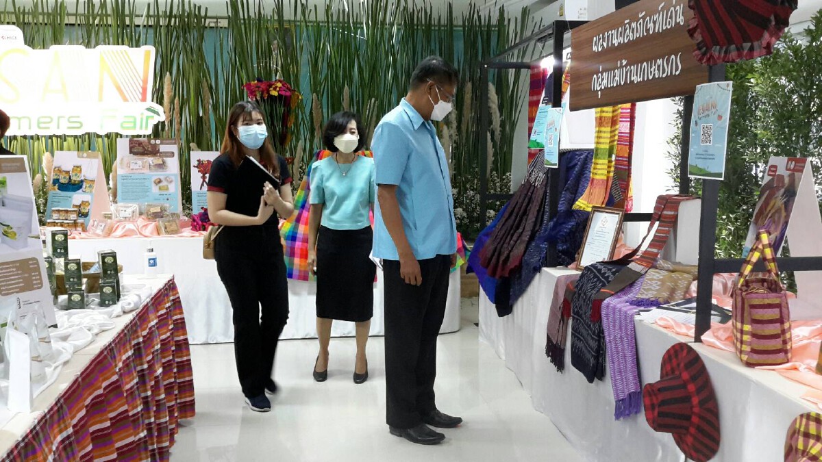 ขอนแก่นเปิดไลฟ์สดผ่านเพจ  “ESAN  FARMERS  FAIR”  ขายสินค้าช่วยเกษตรกร