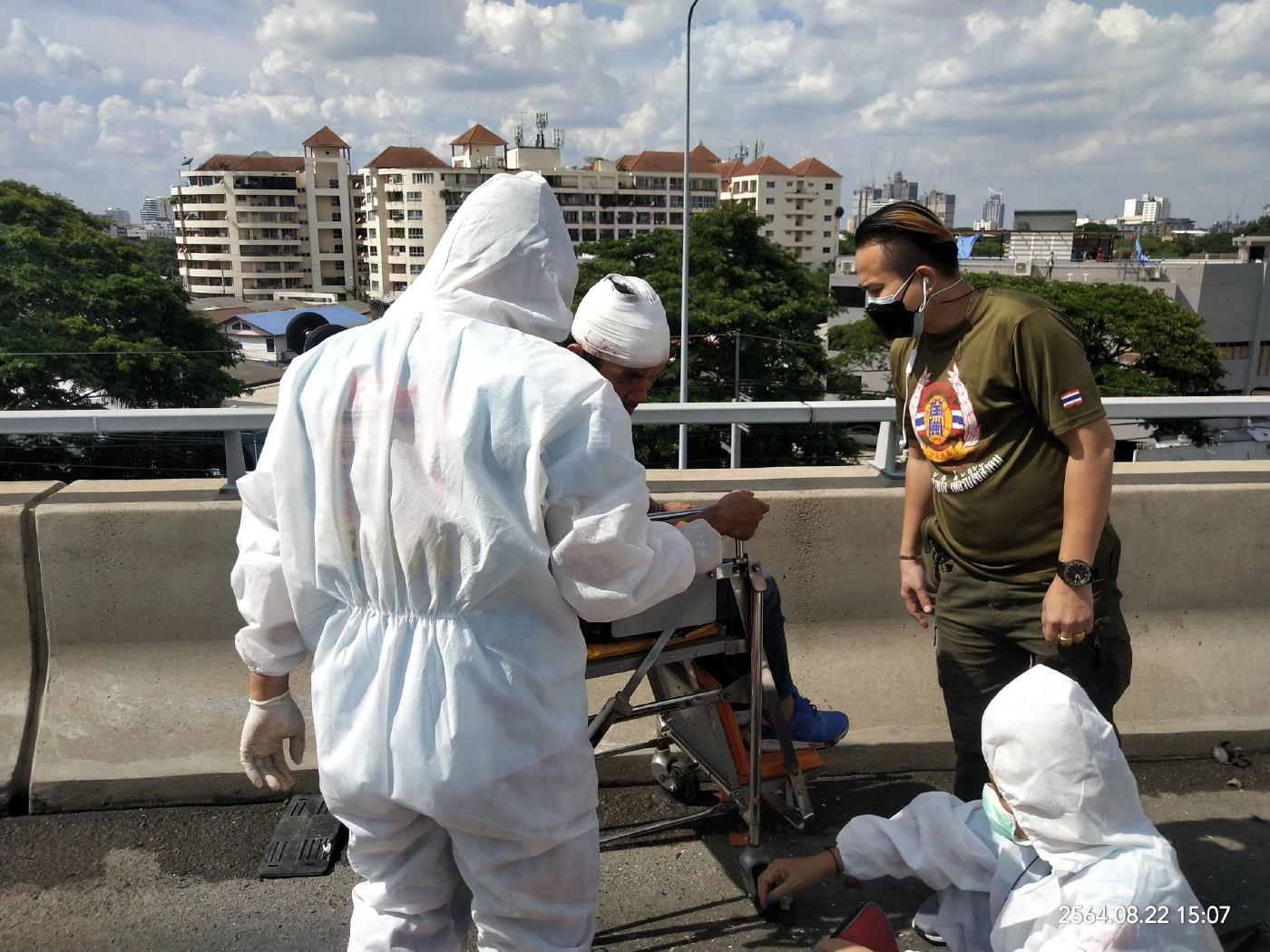 หนุ่มรถเสียบนทางด่วน ถูกชนกระเด็นเสียชีวิต