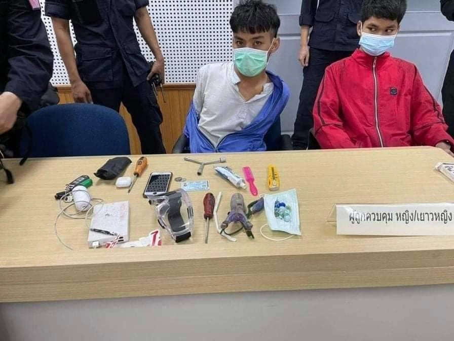 สรุปไทม์ไลน์ม็อบ 29 ส.ค. บริเวณแยกดินแดง ม็อบไม่ยอมสลายตัว