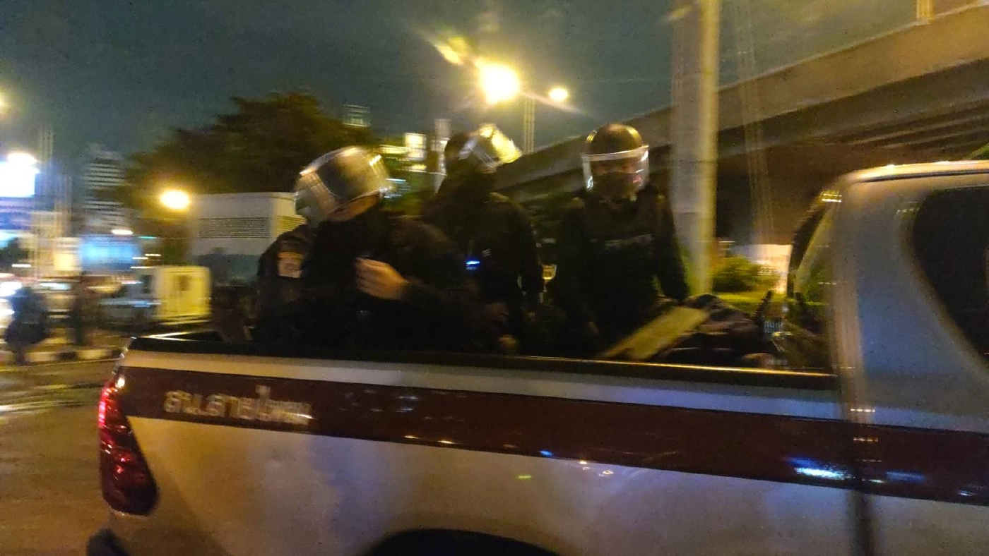 เปิดไทม์ไลน์การชุมนุมสามเหลี่ยมดินแดง 15 ส.ค. 64 ช่วงเย็น ปะทะหลายครั้ง