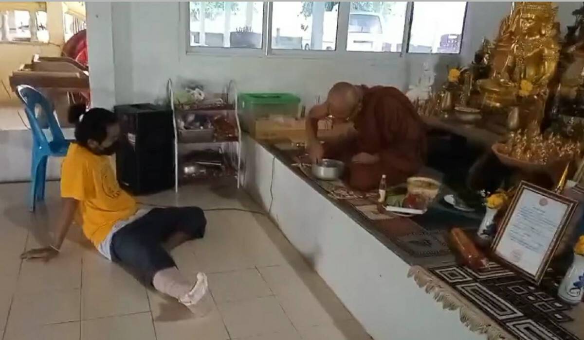 คลิปพระโคราชใช้วิชาอาคมรักษากระดูกหัก หลังเคยไล่ผีมาแล้ว