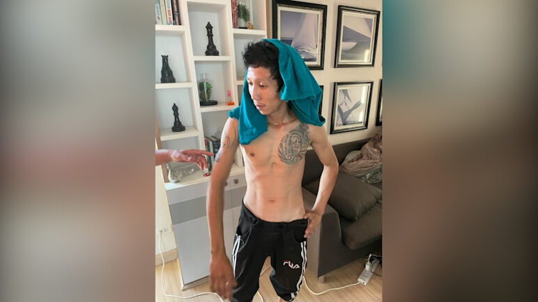 สาวผวา! ถูกหนุ่มเมายาบ้าปีนเข้าห้องบนคอนโดชั้น 4