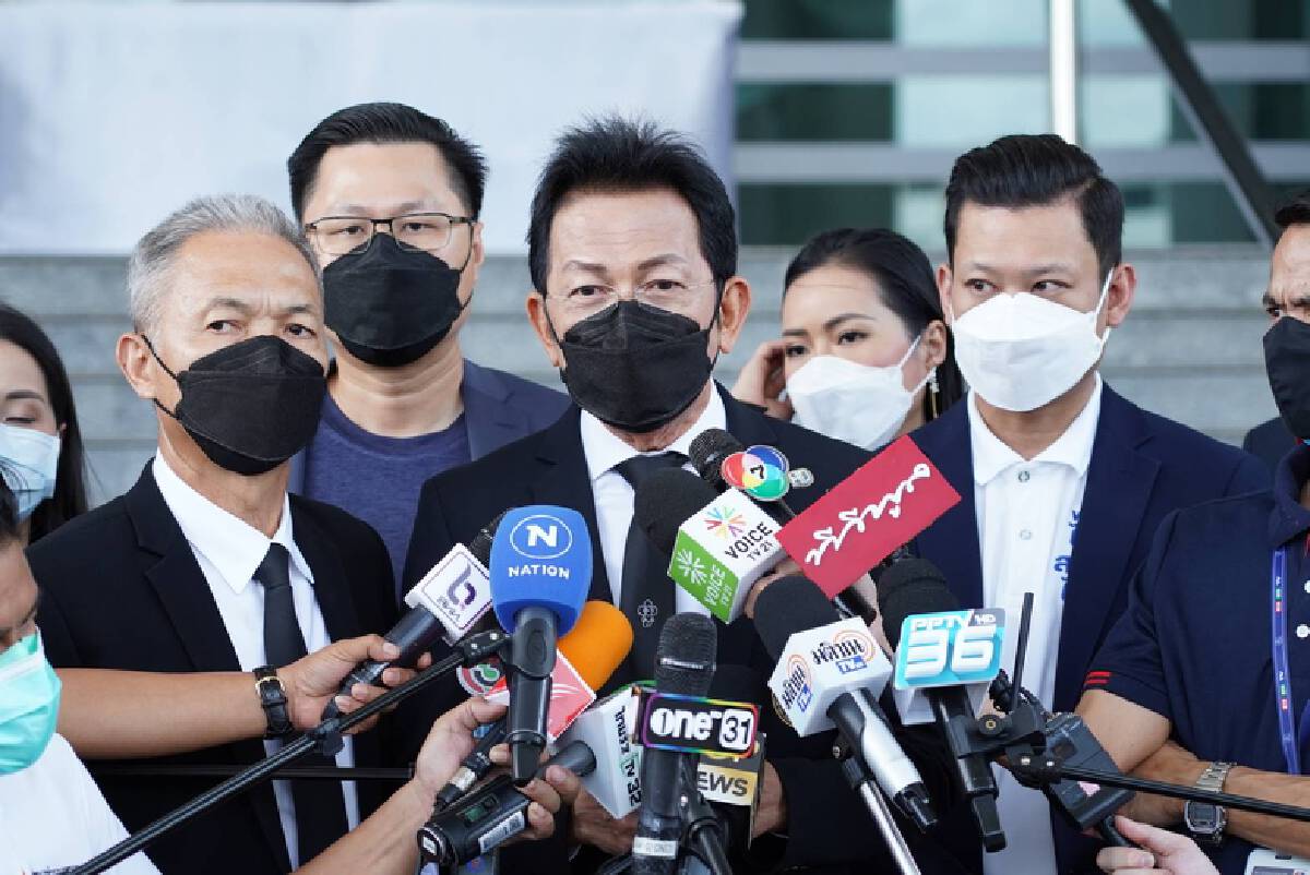 "ไทยสร้างไทย"ยื่น 7 แสนชื่อฟ้องนายกฯบริหารชาติเหลวแก้โควิด