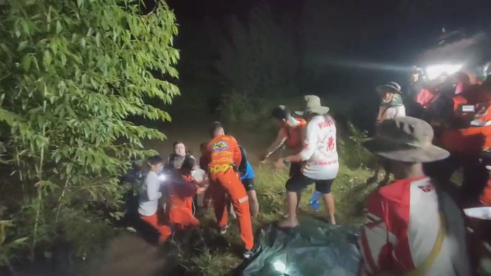 พี่ชายวัย13  ปีชวนน้องสาวเล่นน้ำแต่กลับถูกดูดจมน้ำดับ