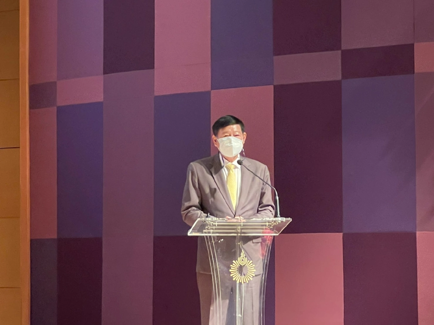 วุฒิสภามอบรางวัล"วิชา"ในฐานะแบบอย่างนักกฎหมาย